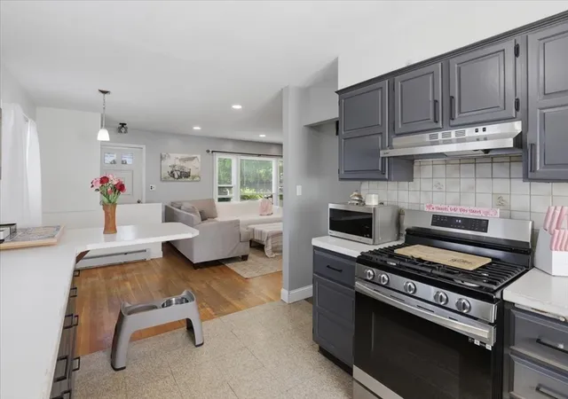 Homes for sale in Somerset, MA | 8 Deer St, Somerset, MA 02726 | MLS# 73521469
