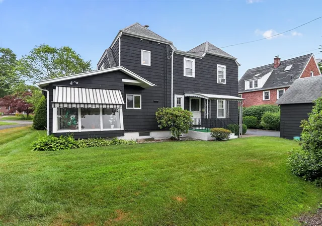 3rd image of 24 Lindbergh Ave, Holyoke, MA 01040 | MLS# 73566253