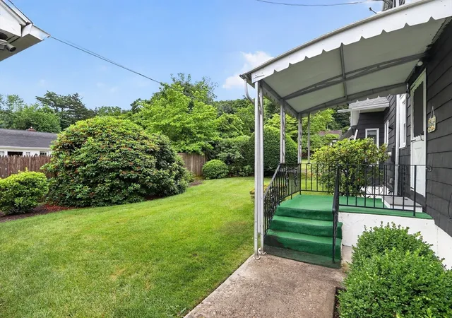 4th image of 24 Lindbergh Ave, Holyoke, MA 01040 | MLS# 73566253