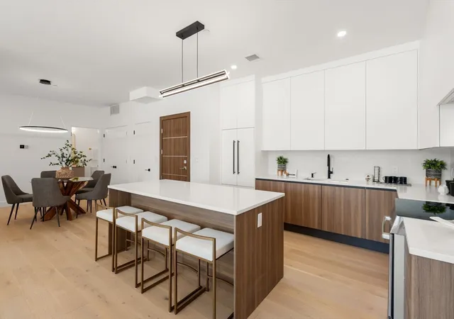 3rd image of 16 Stearns Rd 103 #203, Wellesley, MA 02482 | MLS# 73512685