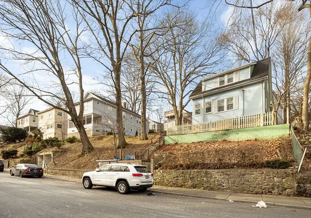 12th image of 27 Rowe St, Roslindale, MA 02131 | MLS# 73326442