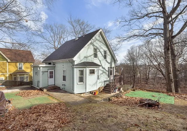 5th image of 27 Rowe St, Roslindale, MA 02131 | MLS# 73326442
