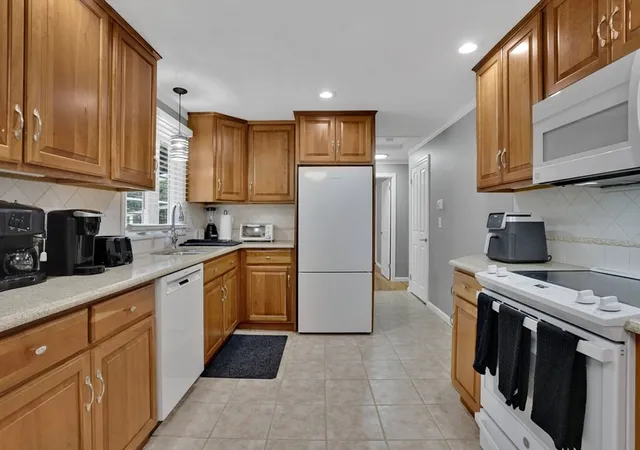 Homes for sale in Springfield, MA | 125 East Allen Ridge Road, Springfield, MA 01118 | MLS# 73543322