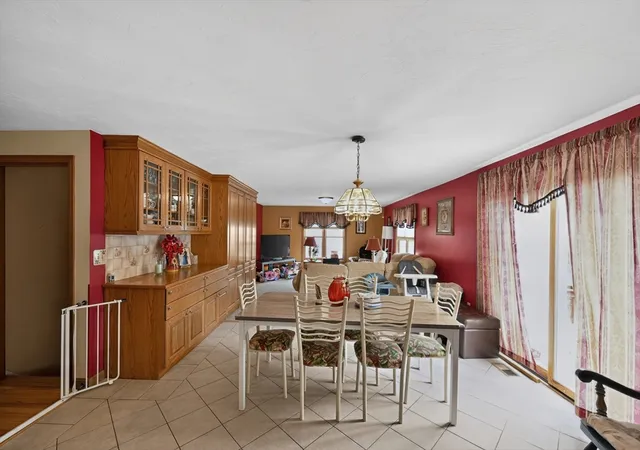 3rd image of 16 Hill St, Shrewsbury, MA 01545 | MLS# 73545738
