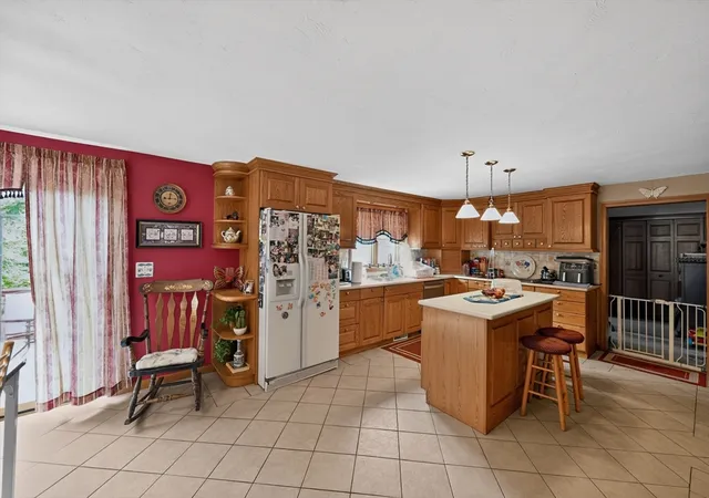 5th image of 16 Hill St, Shrewsbury, MA 01545 | MLS# 73545738