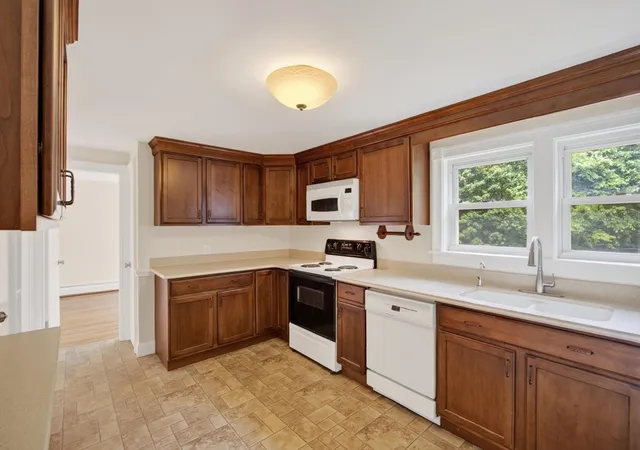 3rd image of 308 Union St, Leominster, MA 01453 | MLS# 73545553