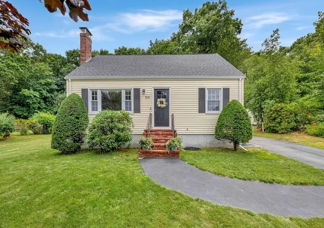 2nd image of 514 Oak St, Franklin, MA 02038 | MLS# 73543316