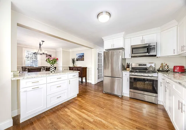 3rd image of 514 Oak St, Franklin, MA 02038 | MLS# 73543316
