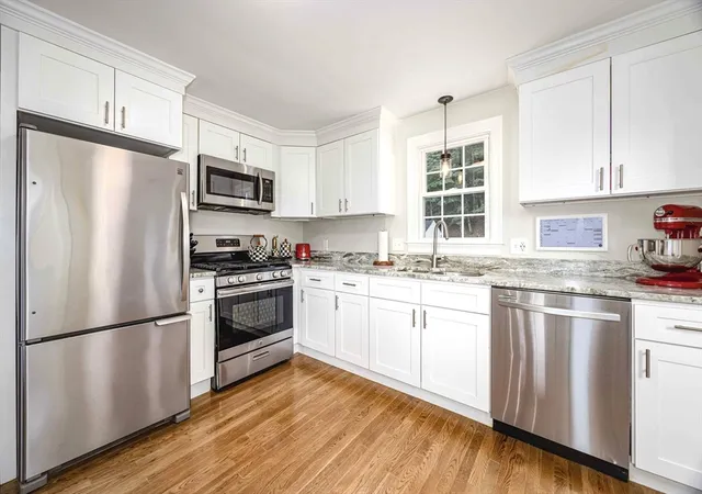 5th image of 514 Oak St, Franklin, MA 02038 | MLS# 73543316