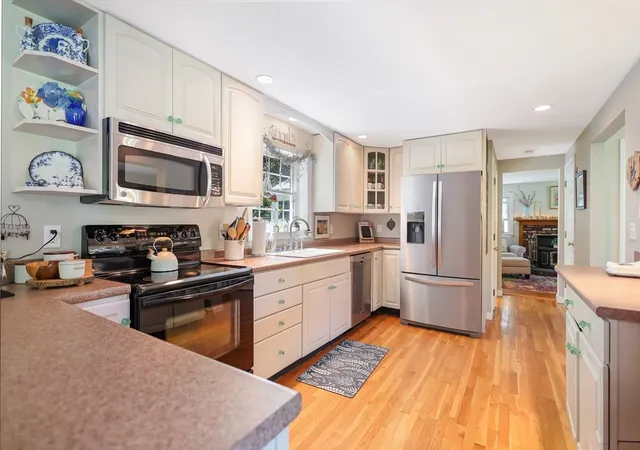 4th image of 5 Pandora Dr, Groveland, MA 01834 | MLS# 73536429