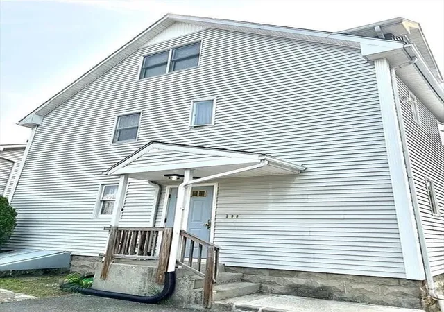 Listing Photo 2 - Condo for sale in building located at 890-892 Saint James Ave, Springfield, MA 01104 - Unit #