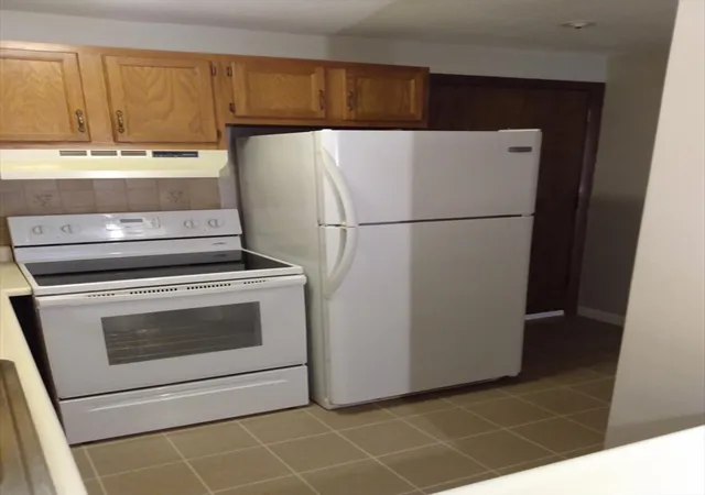 Listing Photo 4 - Condo for sale in building located at 616 Boston Post Rd E, Marlborough, MA 01752 - Unit #7