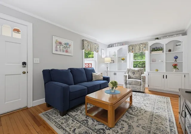 4th image of 24 Oak St, Medfield, MA 02052 | MLS# 73550554