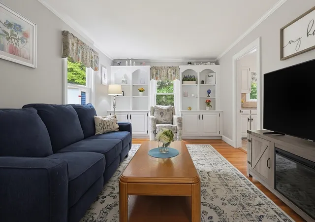 5th image of 24 Oak St, Medfield, MA 02052 | MLS# 73550554