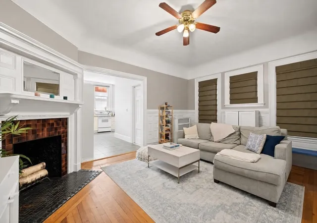 Listing Photo 3 - Condo for sale in building located at 259 Beacon St, Boston, MA 02116 - Unit #23