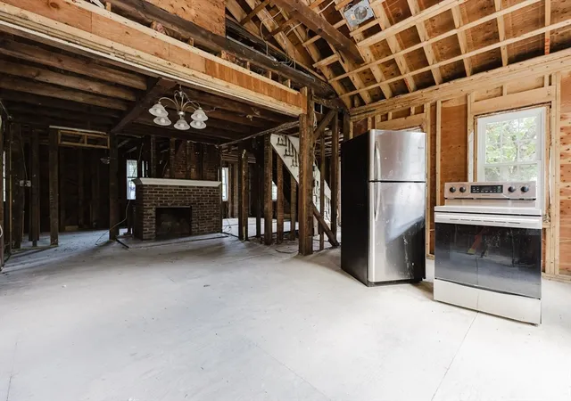 Photo 4 of Single family home for sale at 166 Hull St, Hingham, MA 02043 | MLS# 73562783 | Listing updated on 2026-09-20