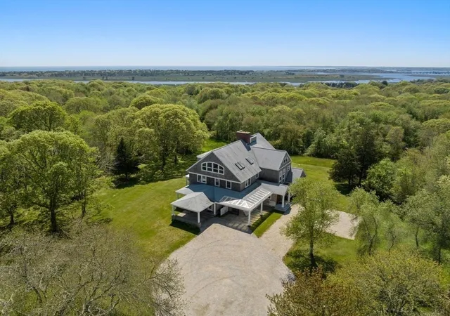 3rd image of 1069 Horseneck Rd, Westport, MA 02790 | MLS# 73249522