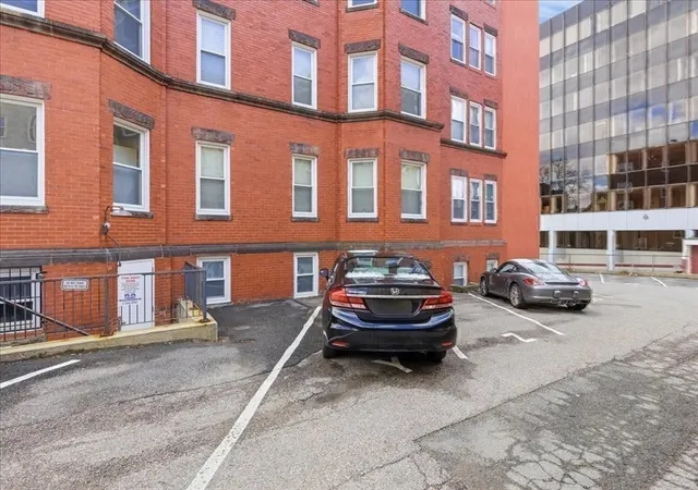 2nd image of 18 Centre, Cambridge, MA 02139
