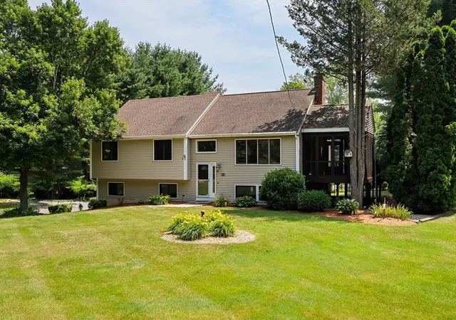 Homes for sale in Grafton, MA | 98 Fitzpatrick Rd, Grafton, MA 01519 | MLS# 73546856