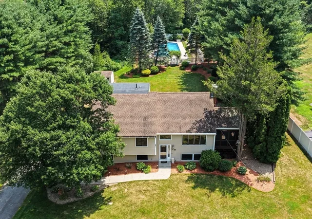 Homes for sale in Grafton, MA | 98 Fitzpatrick Rd, Grafton, MA 01519 | MLS# 73546856