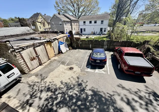 29th image of 27 Loring St, Springfield, MA 01105 | MLS# 73517329