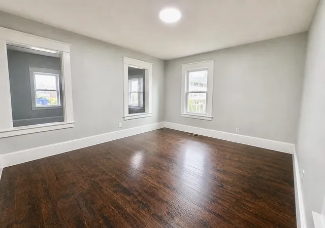4th image of 27 Loring St, Springfield, MA 01105 | MLS# 73517329