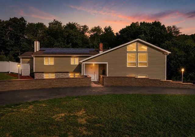2nd image of 68 Scenic Dr, Leominster, MA 01453 | MLS# 73568105