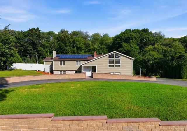3rd image of 68 Scenic Dr, Leominster, MA 01453 | MLS# 73568105