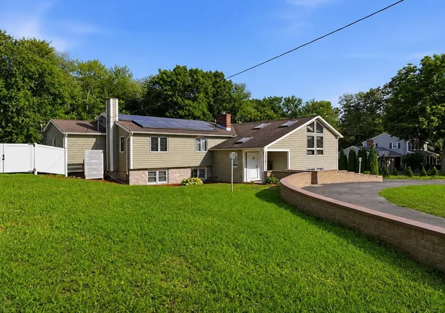4th image of 68 Scenic Dr, Leominster, MA 01453 | MLS# 73568105