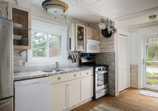 Photo 4 of Single family home for sale at 792 Mill St, Marion, MA 02738 | MLS# 73518945 | Listing updated on 2026-10-04