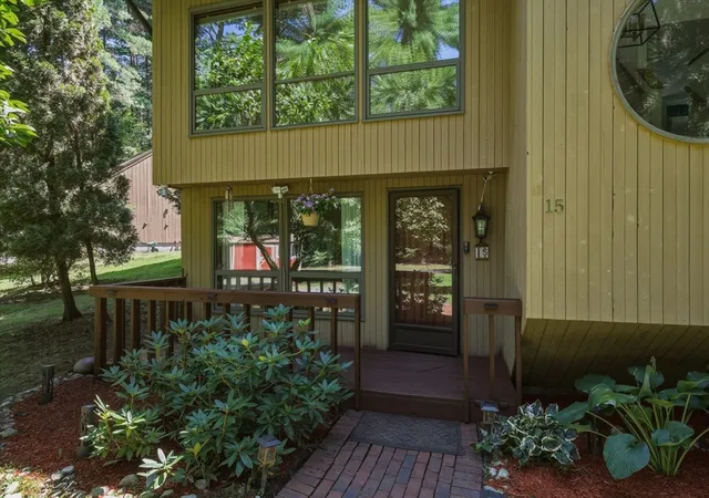 2nd image of 15 Ladyslipper Cir, Amherst, MA 01002 | MLS# 73560008