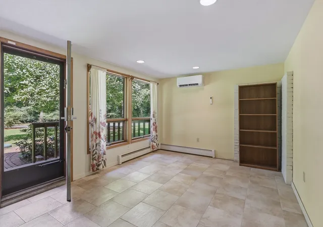 Photo 3 of Sale Pending at 15 Ladyslipper Cir, Amherst, MA 01002 | MLS# 73560008 | Listing updated on 2026-09-30