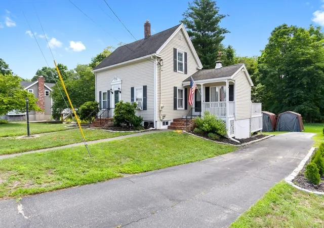 3rd image of 422 Main Street, Groveland, MA 01834 | MLS# 73547765