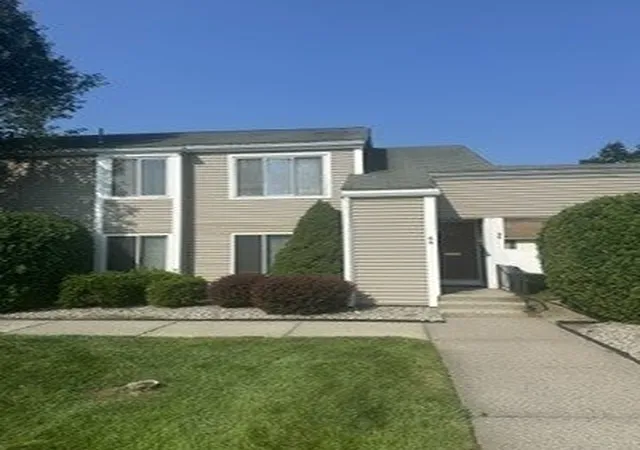 2nd image of 46 Nassau Dr, Springfield, MA 01129