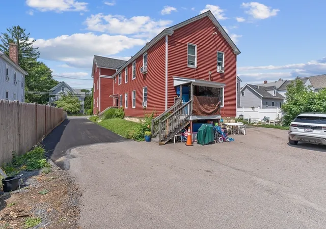 5th image of 122 Winthrop St, Taunton, MA 02780 | MLS# 73563235