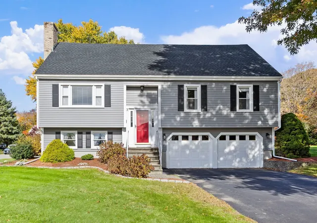 Photo 1 of Single family home for sale at 31 Greenview St, Cumberland, RI 02864 | MLS# 73595105 | Listing updated on 2026-10-30