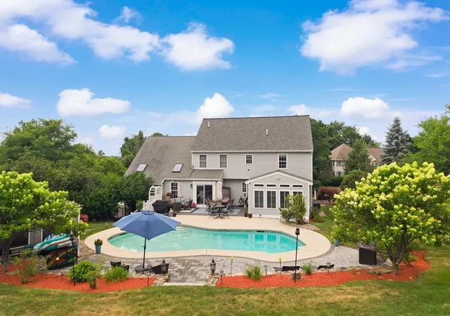 3rd image of 24 Sheridan Ln, Tewksbury, MA 01876 | MLS# 73552953