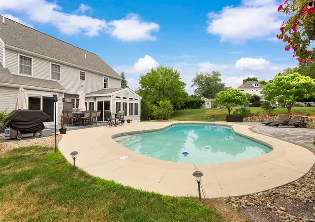42nd image of 24 Sheridan Ln, Tewksbury, MA 01876 | MLS# 73552953