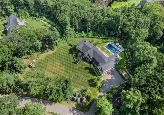 38th image of 4 Wilson's Way, Dover, MA 02030 | MLS# 73521880