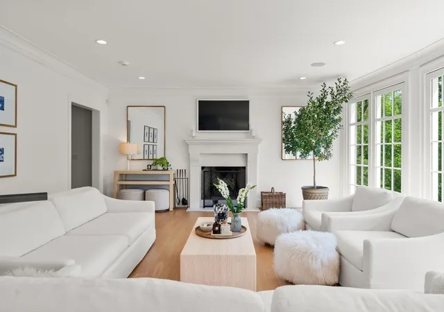 4th image of 4 Wilson'S Way, Dover, MA 02030 | MLS# 73521880