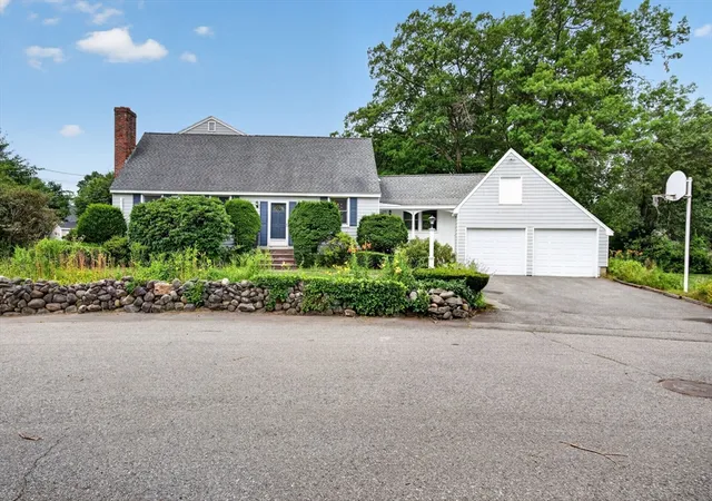 1st image of 8 Marion Ave, Andover, MA 01810 | MLS# 73554638