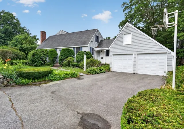 2nd image of 8 Marion Ave, Andover, MA 01810 | MLS# 73554638