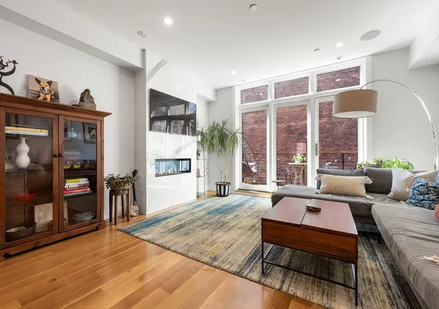 3rd image of 46 Clarendon St, Boston, MA 02116