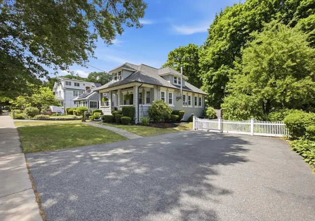 5th image of 371 Washington St, Melrose, MA 02176 | MLS# 73537132