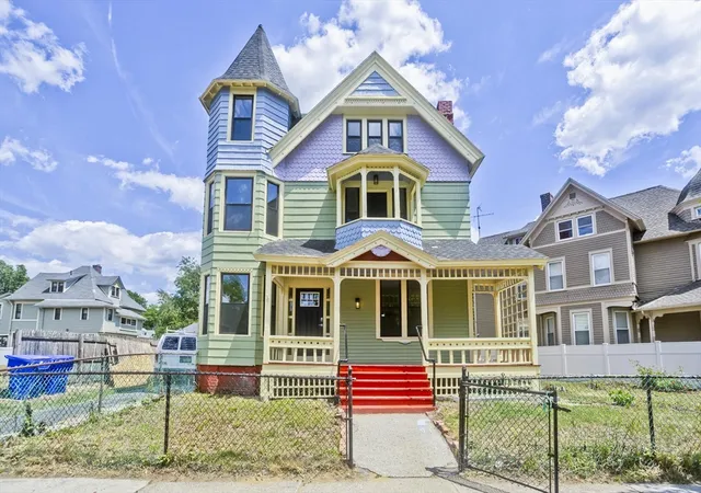 Homes for sale in Springfield, MA | 205 St James Ave, Springfield, MA 01109 | MLS# 73538585