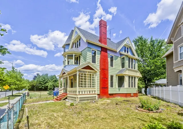 Homes for sale in Springfield, MA | 205 St James Ave, Springfield, MA 01109 | MLS# 73538585