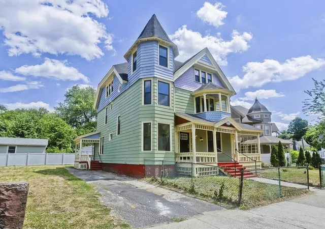 Homes for sale in Springfield, MA | 205 St James Ave, Springfield, MA 01109 | MLS# 73538585