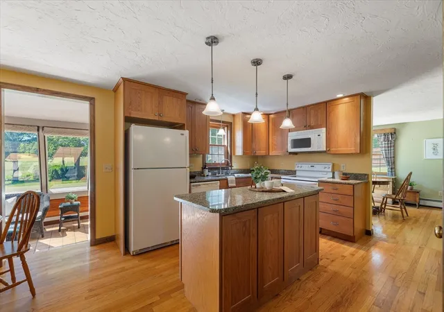 4th image of 2 Fox Run Rd, Sterling, MA 01564 | MLS# 73533439