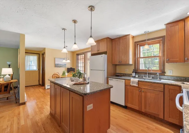5th image of 2 Fox Run Rd, Sterling, MA 01564 | MLS# 73533439