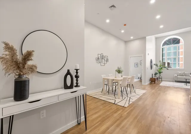 2nd image of 22 Elm St #401, Worcester, MA 01608 | MLS# 73516998